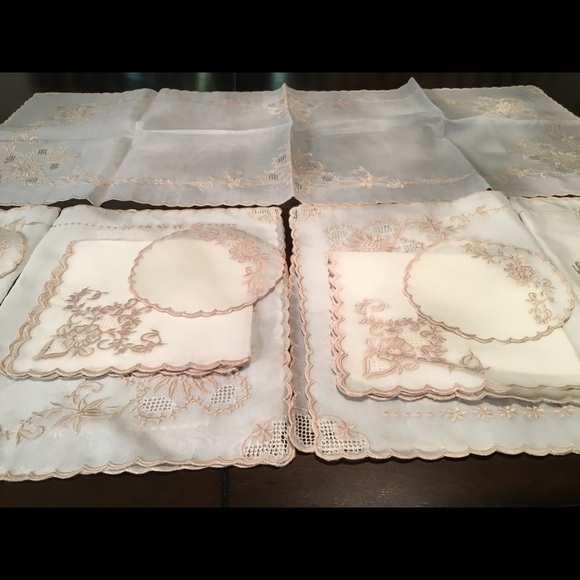 VINTAGE LUXURY SILK TABLECLOTH SETS FOR 6 - Picture 6 of 15